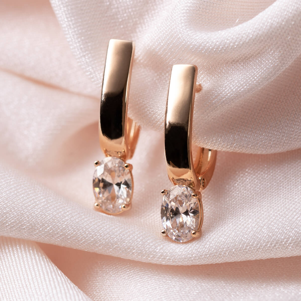 Earrings with crystal leaves