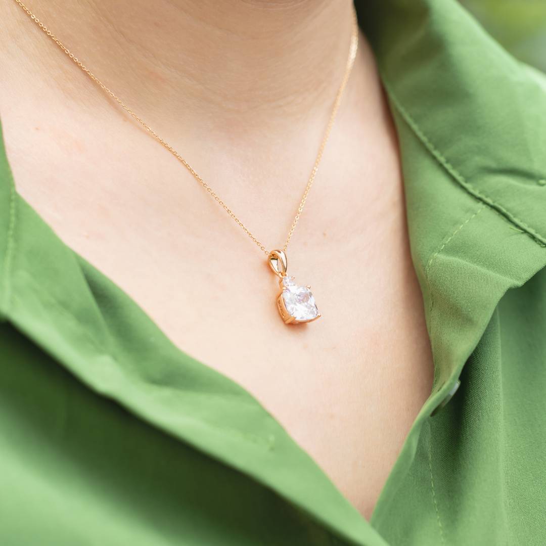 Necklace with crystal pendant 'RAIVA'