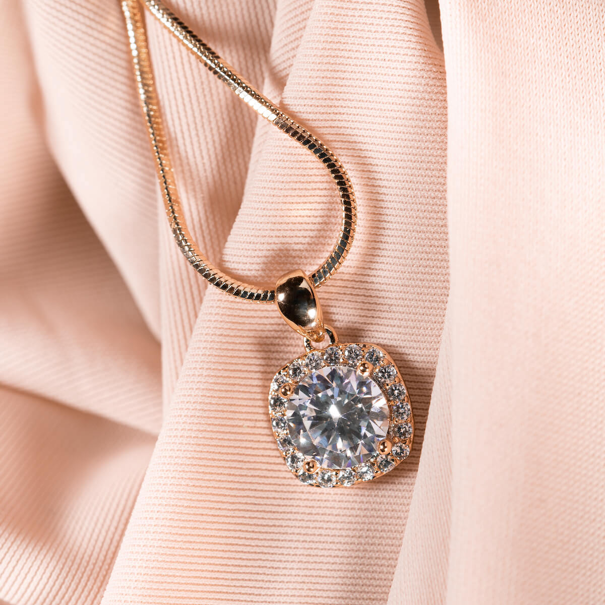 Necklace with a classic pendant
