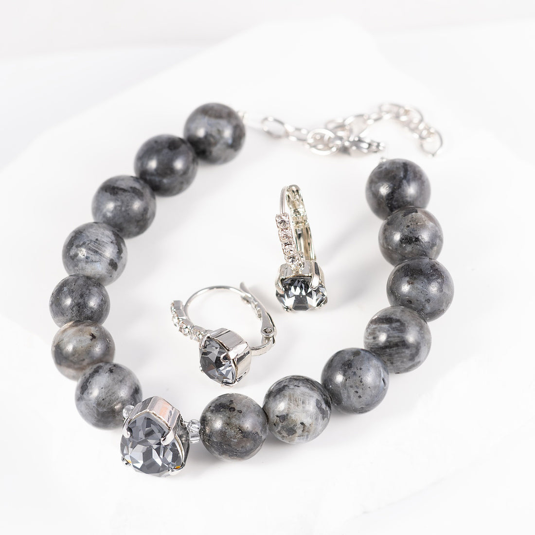 Green jewelry set 'earrings with crystal foot and pearl bracelet'