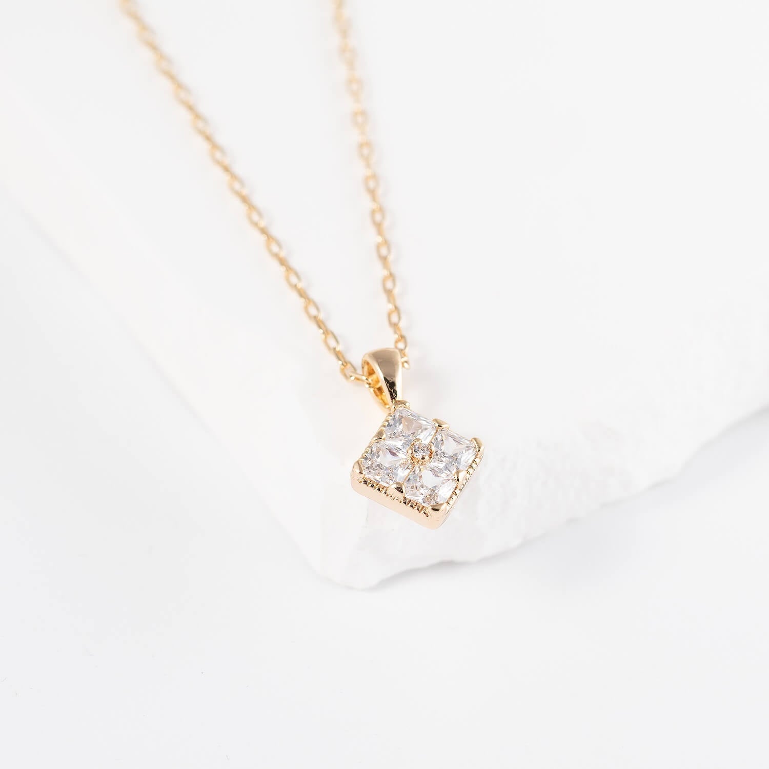 Oksana xolaning qinida mening sikim Oksana xolaning qinida mening sikim