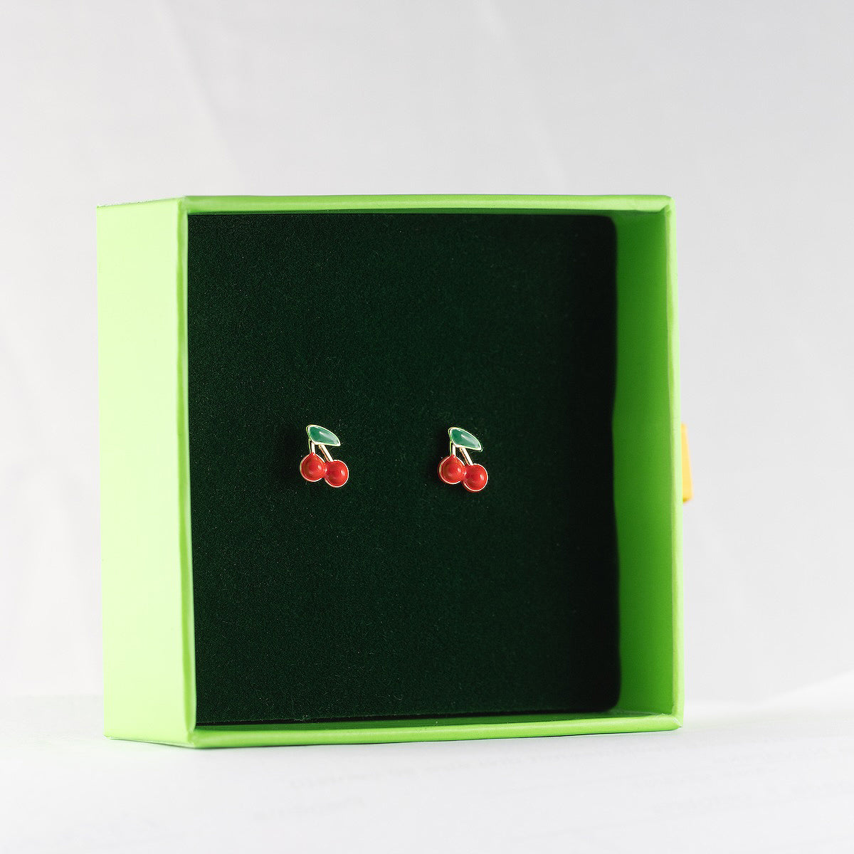 Viegli un ērti ikdienas nagliņauskari ķirsīšu formā.