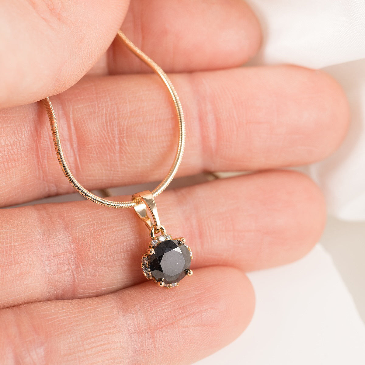 Antialerģiska kaklarota derēs arī jutīgai ādai.