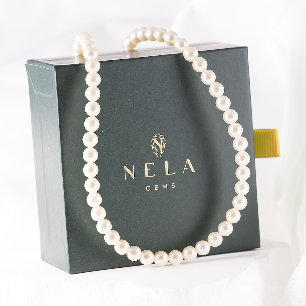 Delicate pearl choker