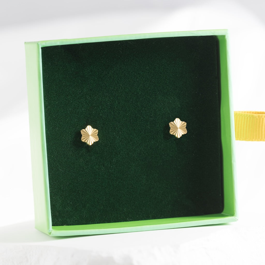 Children's stud earrings 'ZEMENE' with screw-on flat backs.