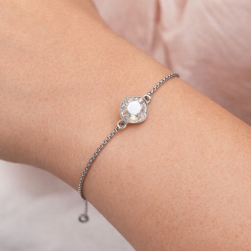 rokassprādze ar regulējamu aizdari elegantā minimālisma stilā