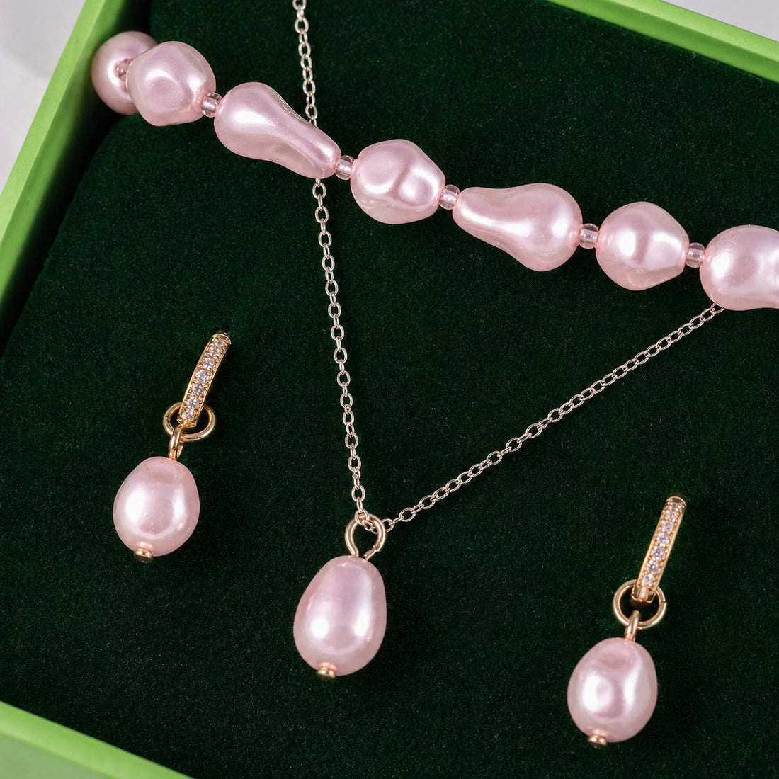 Pērļu komplekts rozā krāsā