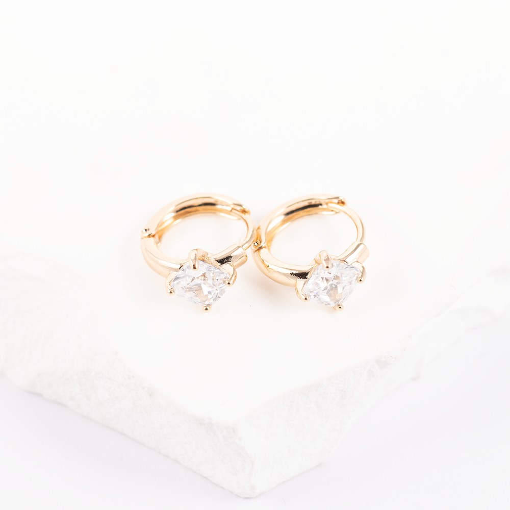 Auskari klasiskā formā, piemēroti ikdienas nēsāšanai.