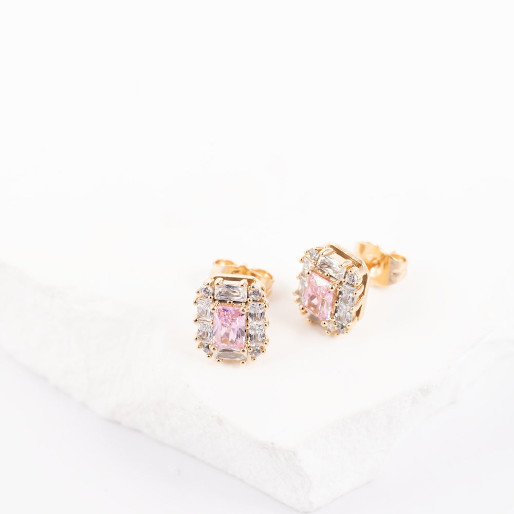 Klasiski auskari piemēroti ikdienas nēsāšanai.