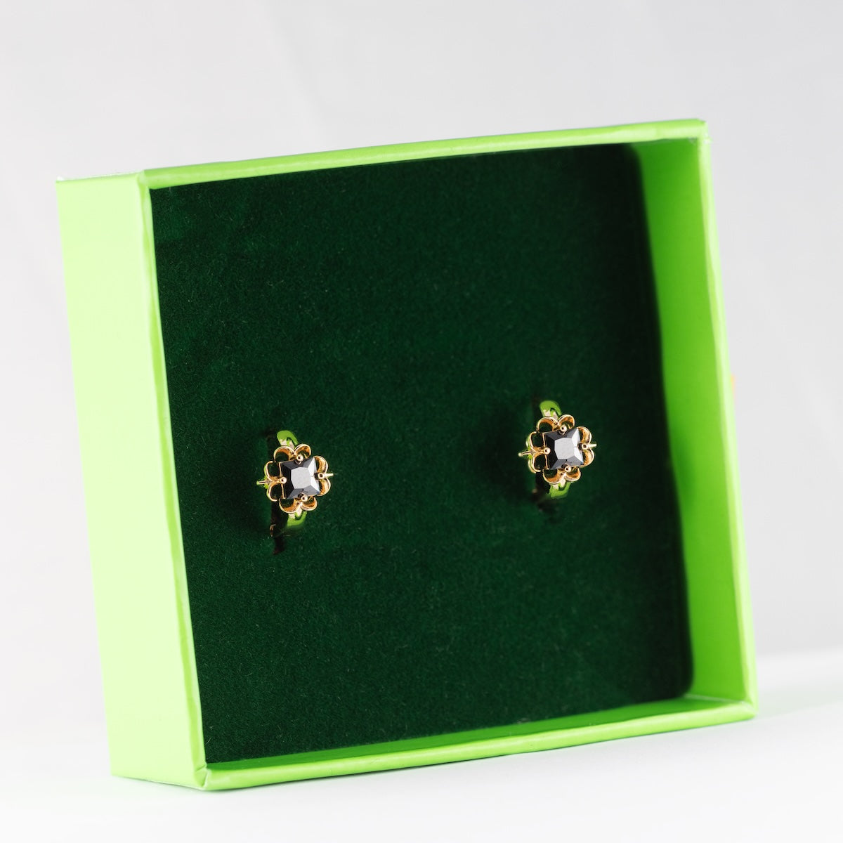 Antialerģiski auskari derēs arī jutīgām ausīm.