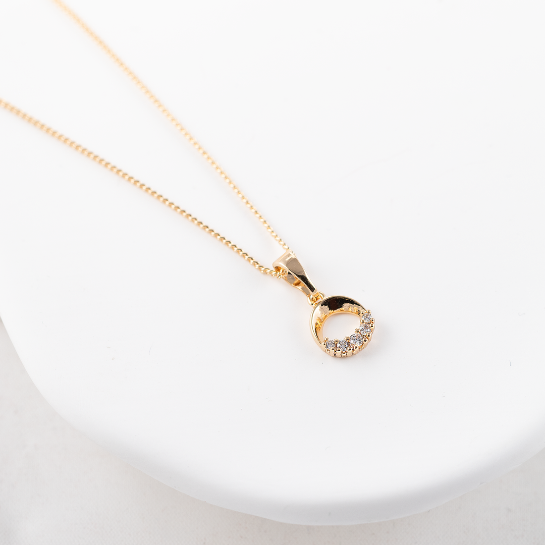 Kaklarota ar kristālu kulonu 'VAIRA'