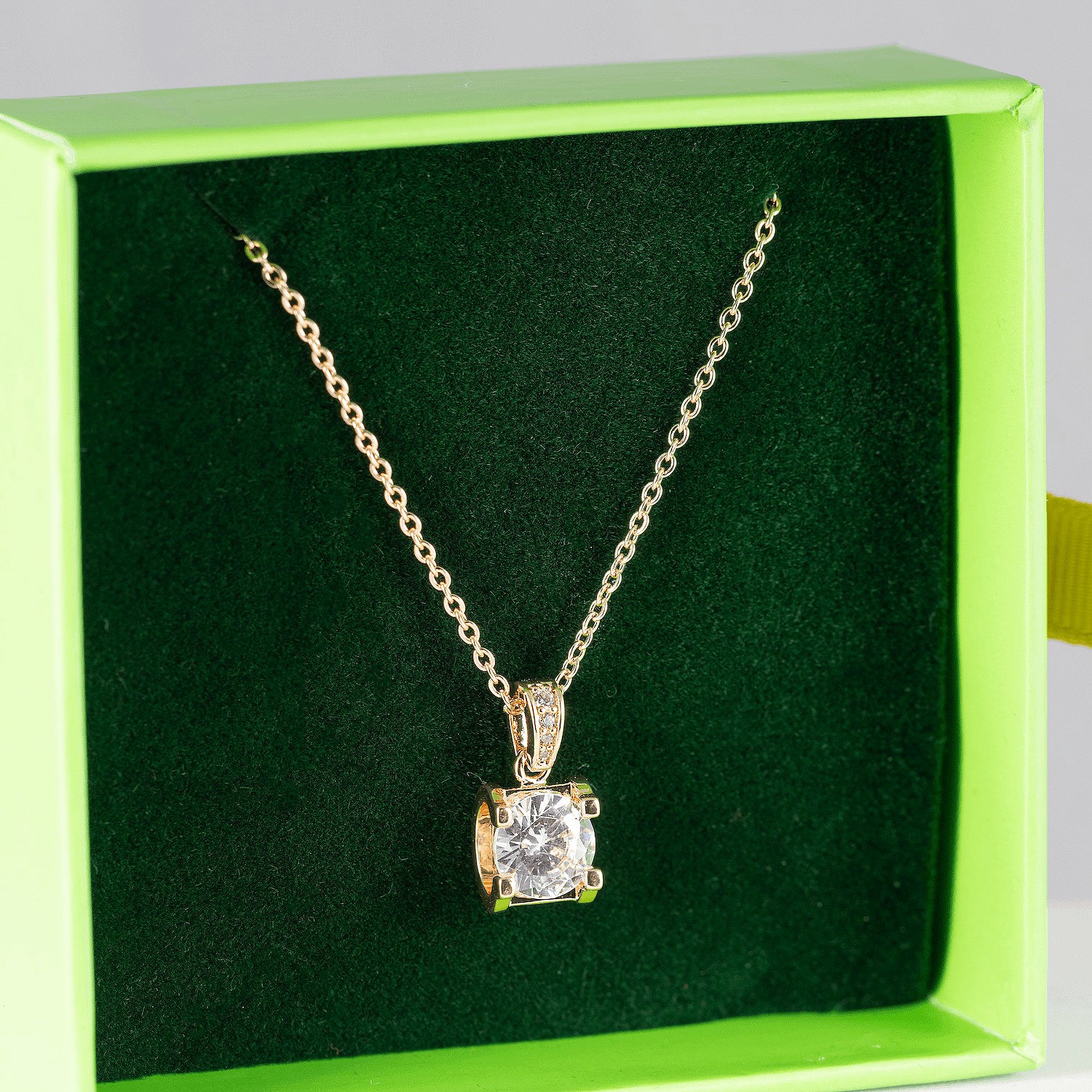 Kaklarota ar kulonu 'AMANDA'