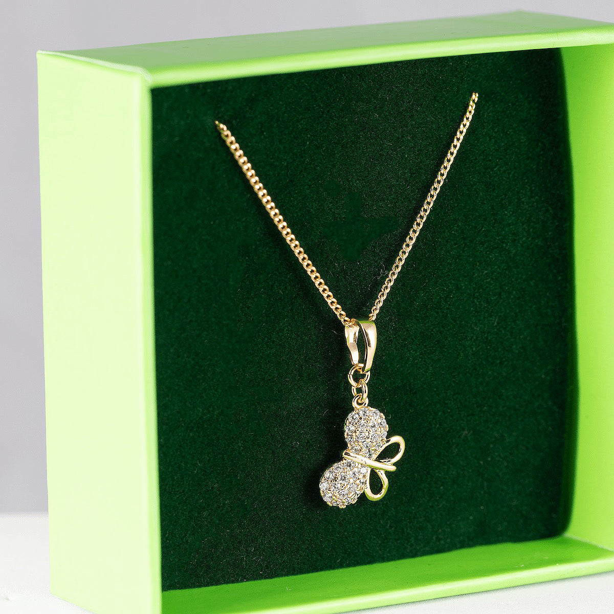 Kaklarota ar kristālu kulonu 'BIRUTA'