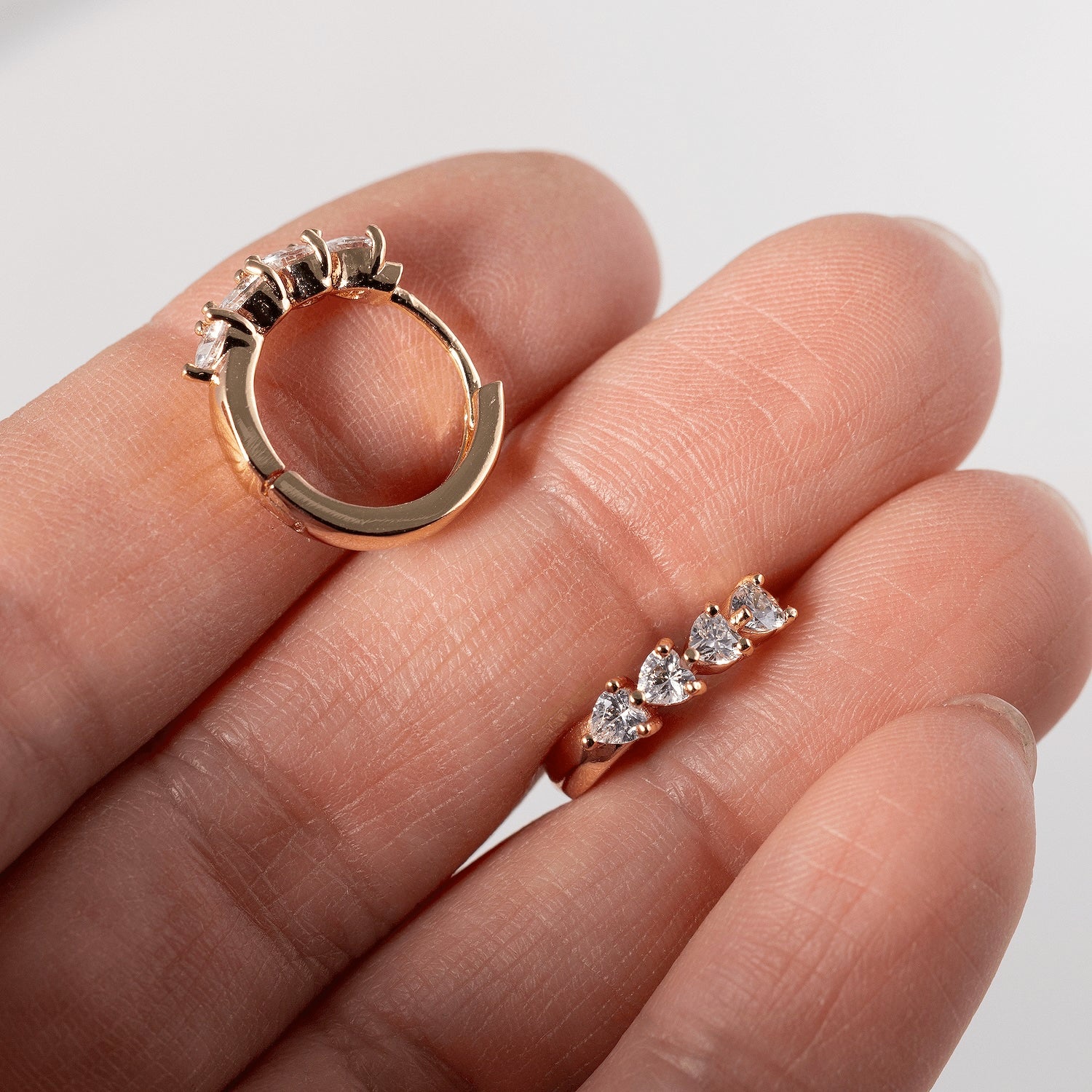 Antialerģiski auskari ar kristāliem 'INTA'