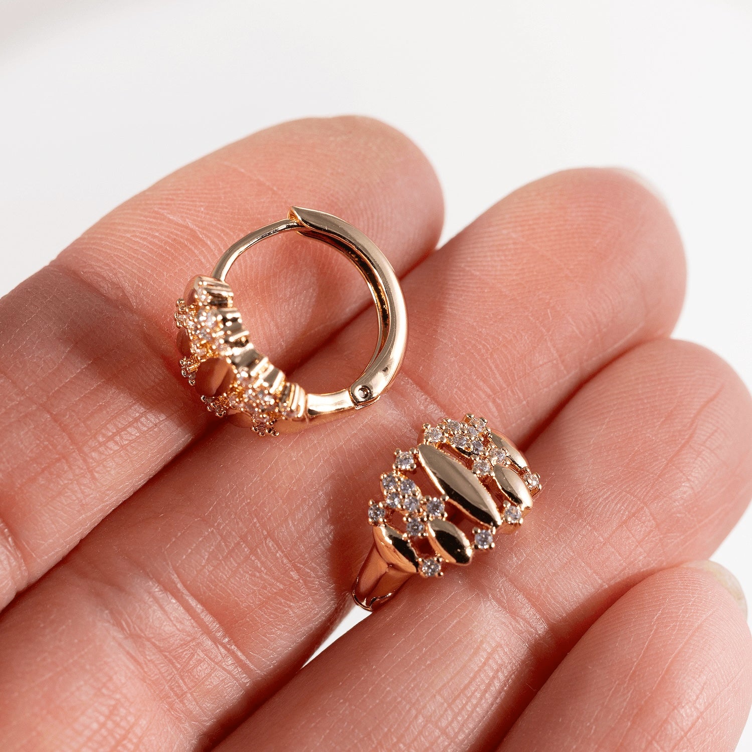 Antialerģiski auskari ar kristāliem 'JOLANTA'