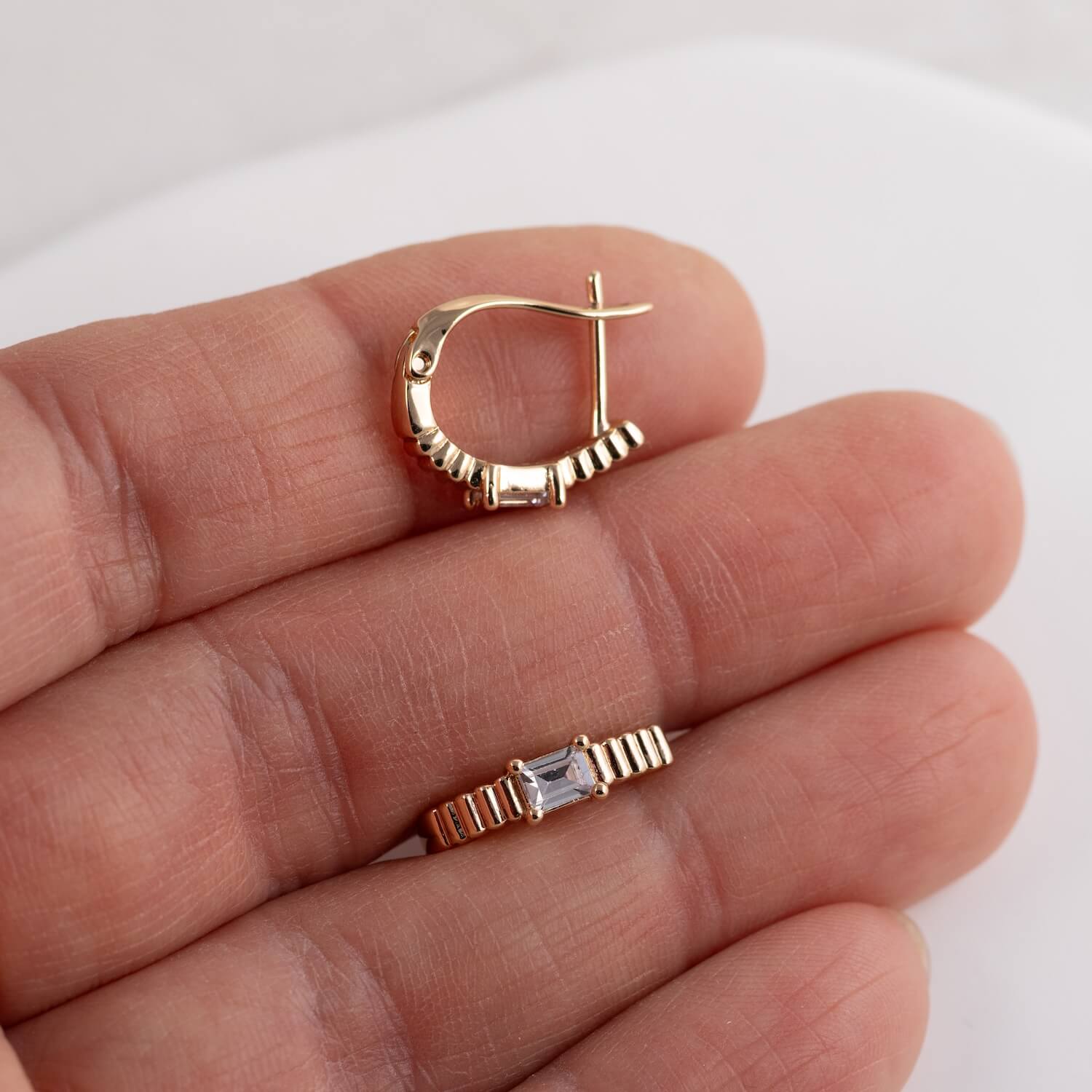 Antialerģiskie auskari ar kristāliem 'DITA'