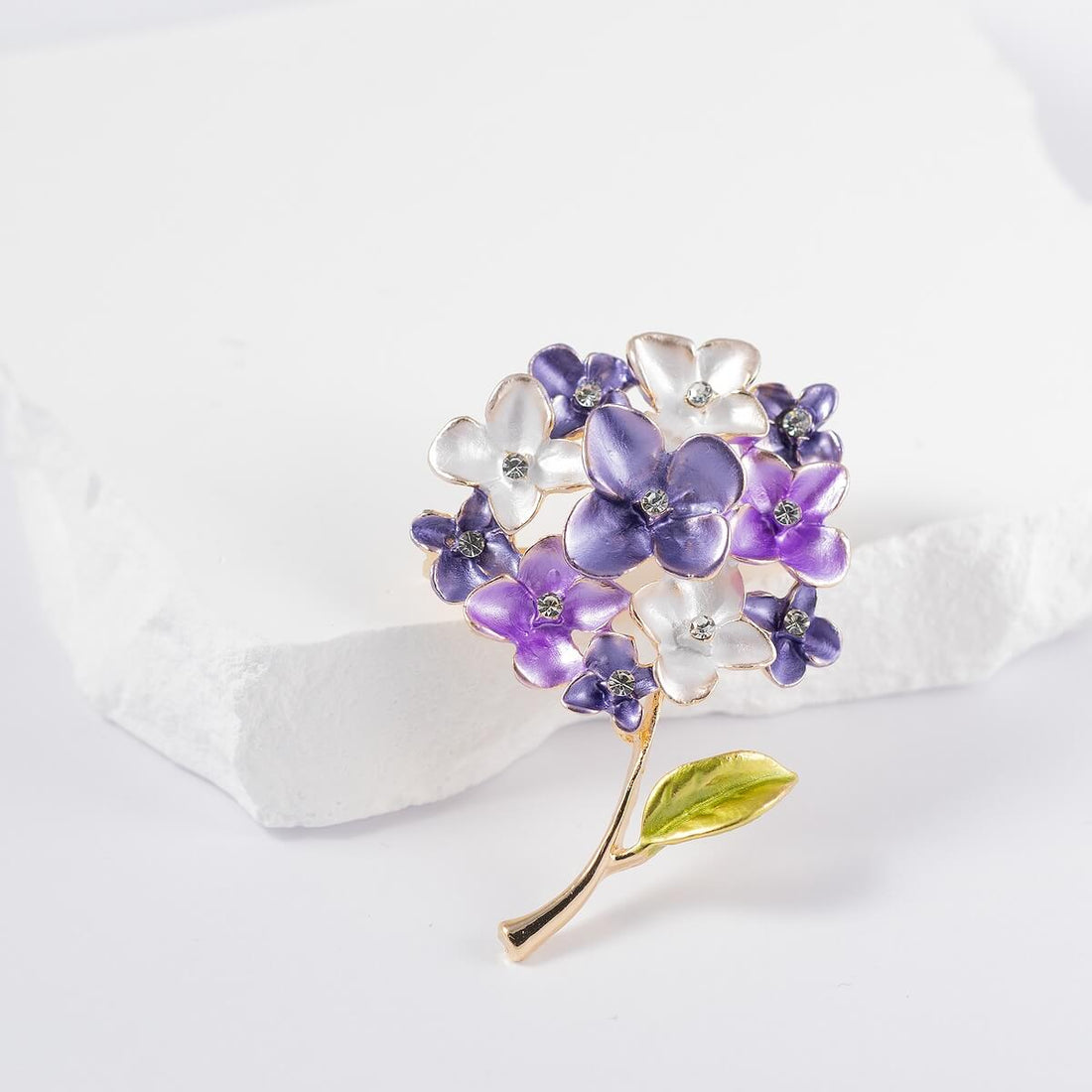 Brooch with lilac blossoms