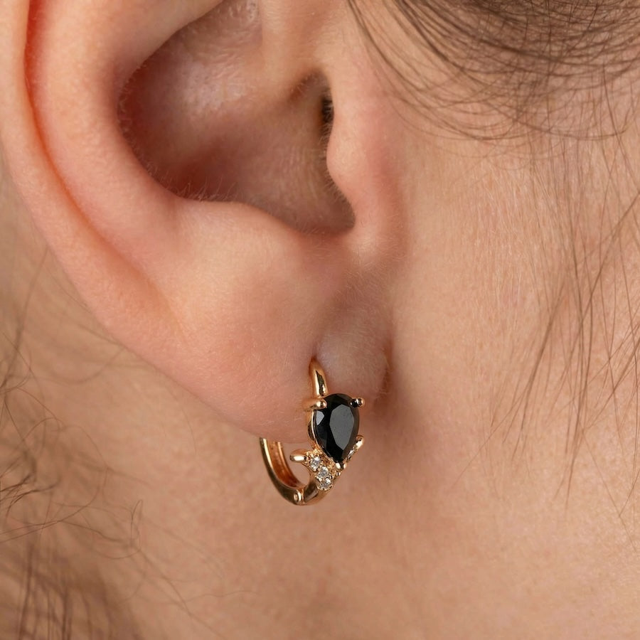 Antialerģiski riņķīšu auskari ar melniem kristāliem 'DAKOTA'