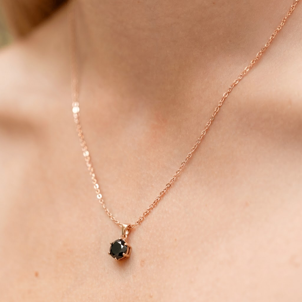 Antialerģiska kaklarota ar melnu kristālu kulonu 'ALICIA'