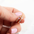 Auskari ar riņķīšu aizdari un antialerģisku rozā zelta pārklājumu