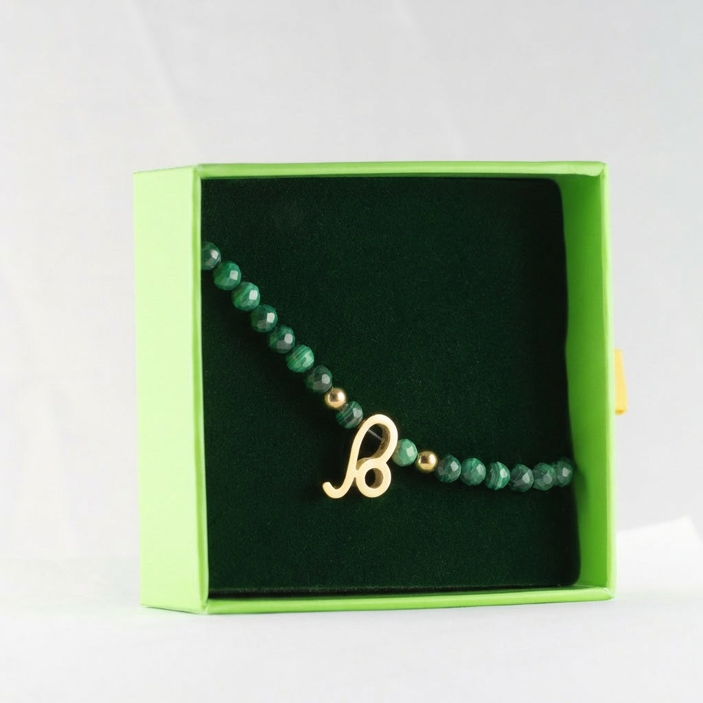 Malahīta akmens rokassprādze ar horoskopa zīmes kulonu