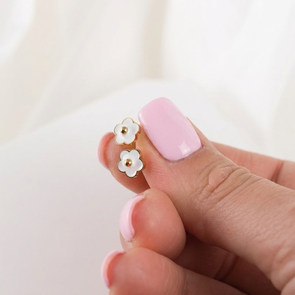 Children's stud earrings 'ZEMENE' with screw-on flat backs.