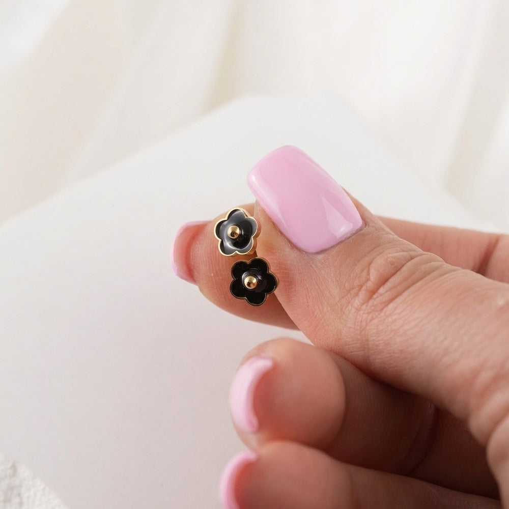 Children's stud earrings 'ZEMENE' with screw-on flat backs.