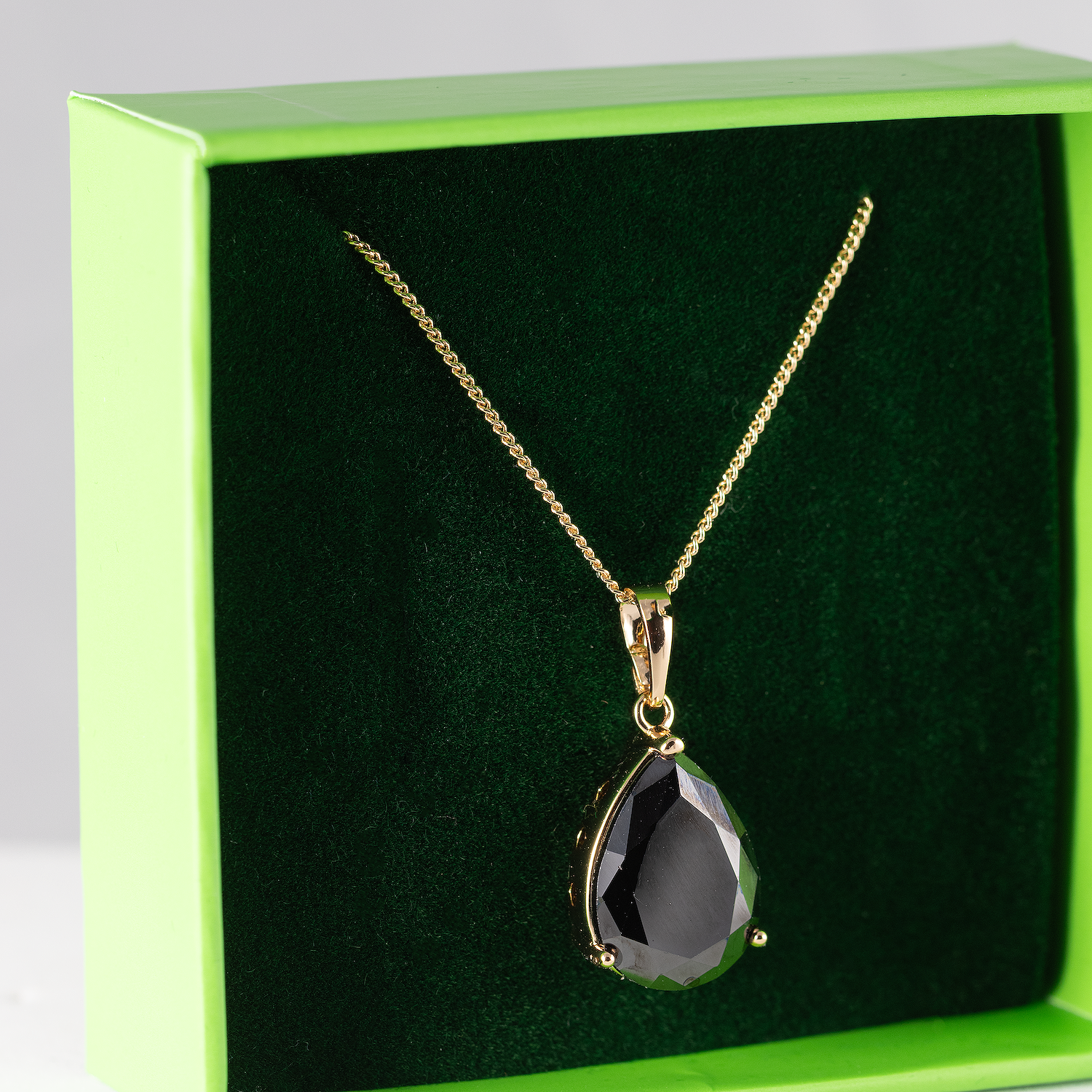 Antialerģiska kaklarota ar kristālu kulonu 'SCARLETT'