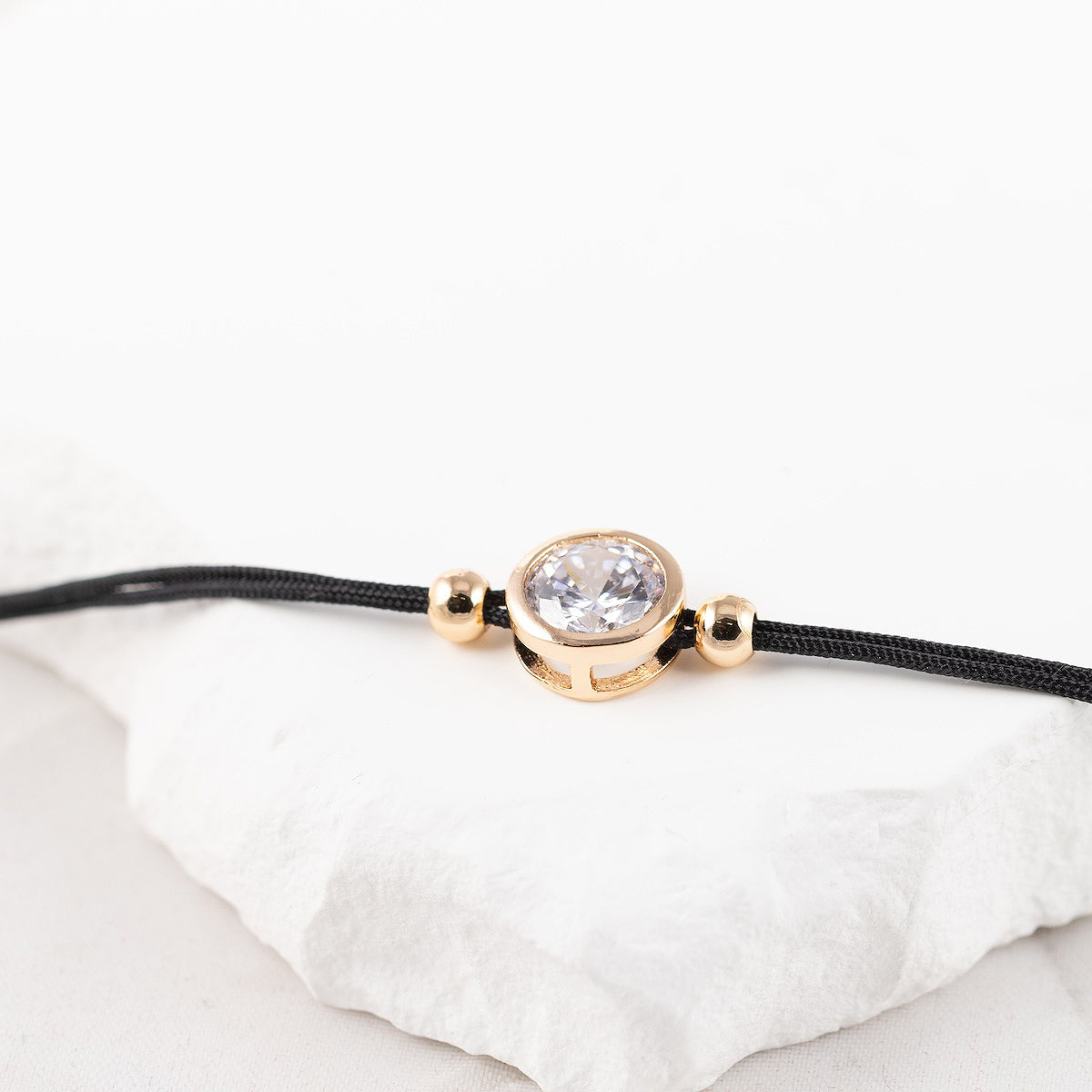 Antialerģiska melna aizsardzības aproce 'JULIANNE'