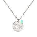 sudraba kaklarota ar personalizētu gravētu ģimenes medaljonu ar hameleona kristālu
