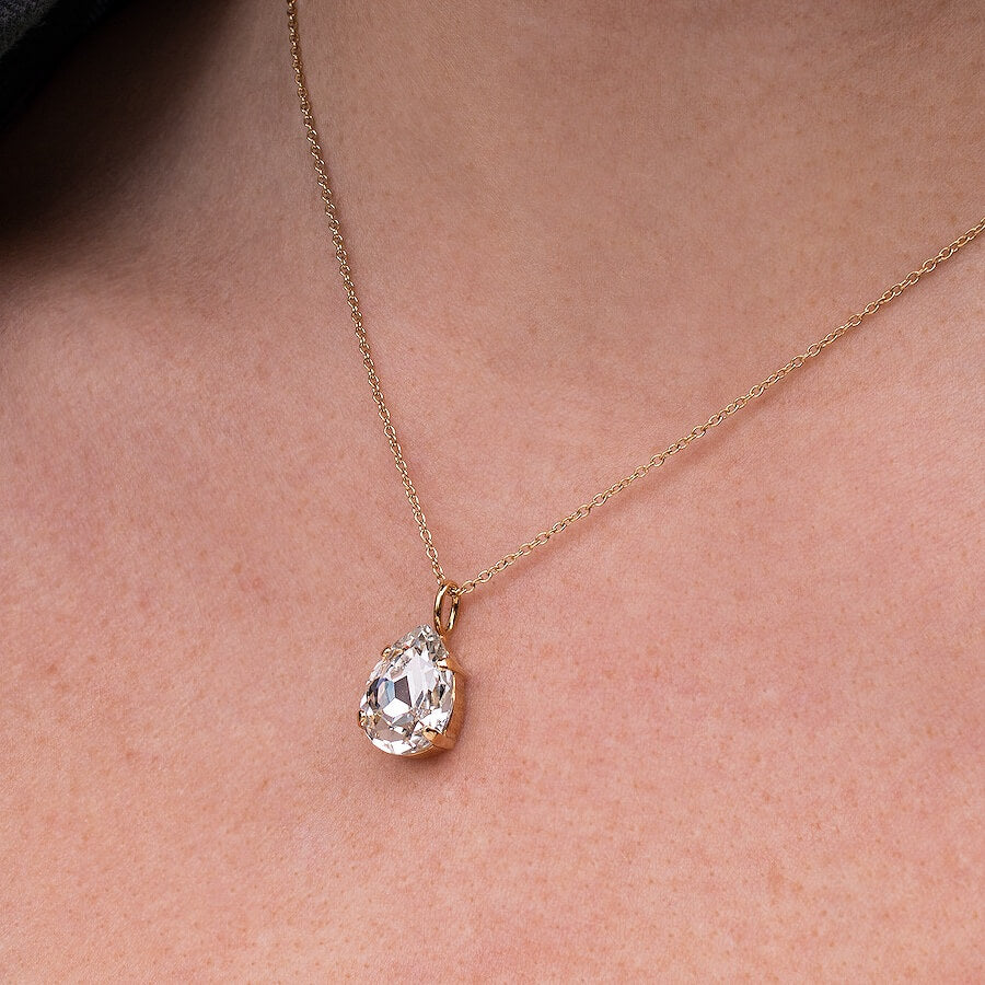 Antialerģiska sudraba lāsītes kaklarota ar vecrozā kristālu