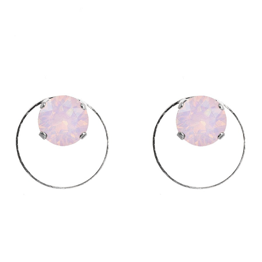 Nagliņauskari ar riņķiem un rozā opāla kristāliem